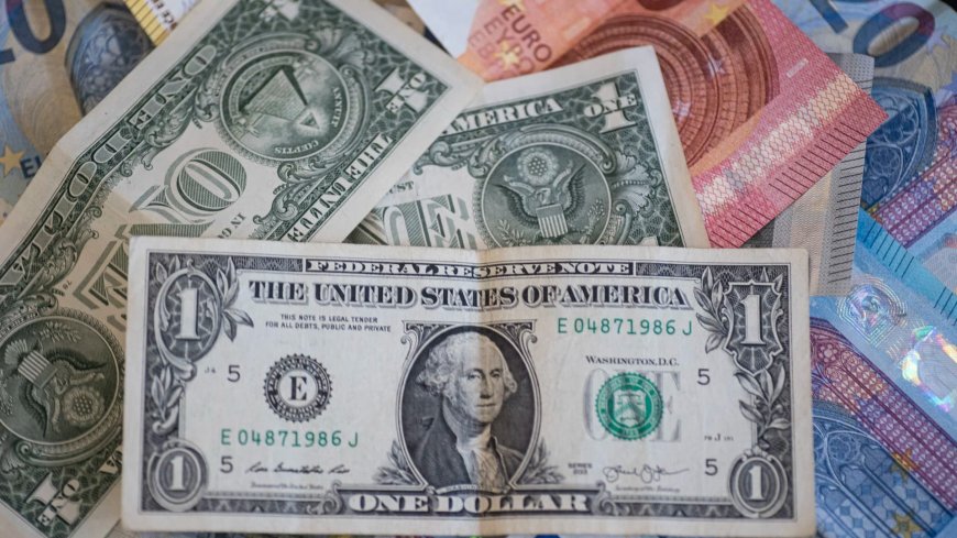 Dollar Gains Ground on First Day of the Year Due to Strong U.S. Yields