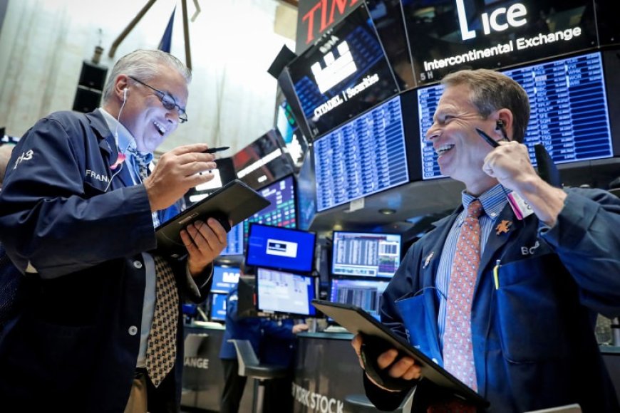 Global Stock Markets Inch Up as Investors Evaluate Rate Outlook; Dollar Slips Against Yen